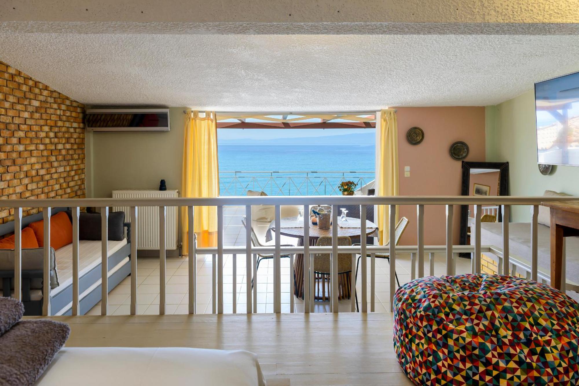 Agali 2 Superior Mezonet Front Of The Sea Apartment Akrogiali Exterior foto