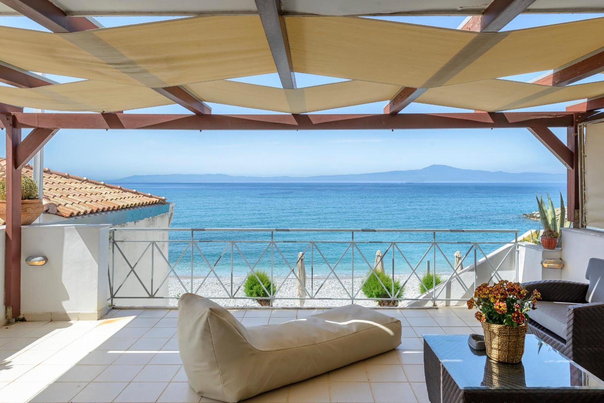 Agali 2 Superior Mezonet Front Of The Sea Apartment Akrogiali Exterior foto